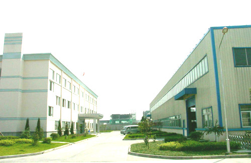 冠航機械庫房一角
